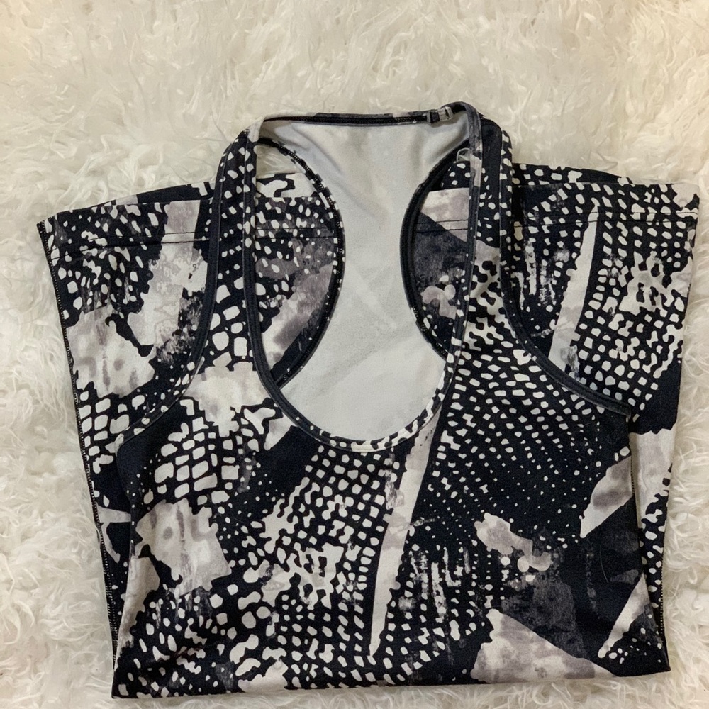 Lululemon workout top